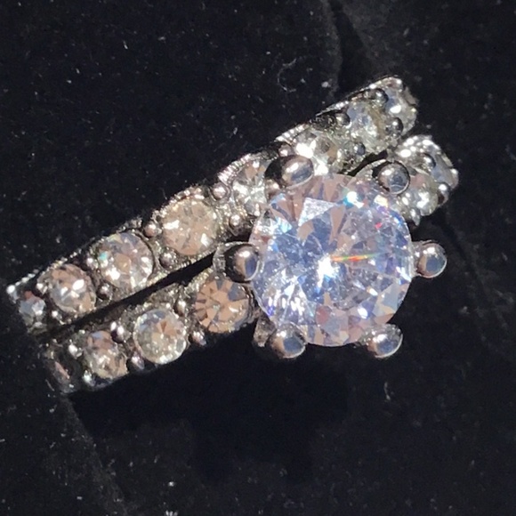 Affordable Fashion Finds Jewelry - Beautiful silver tone cubic zirconia ring set in silver tone size 6 + box